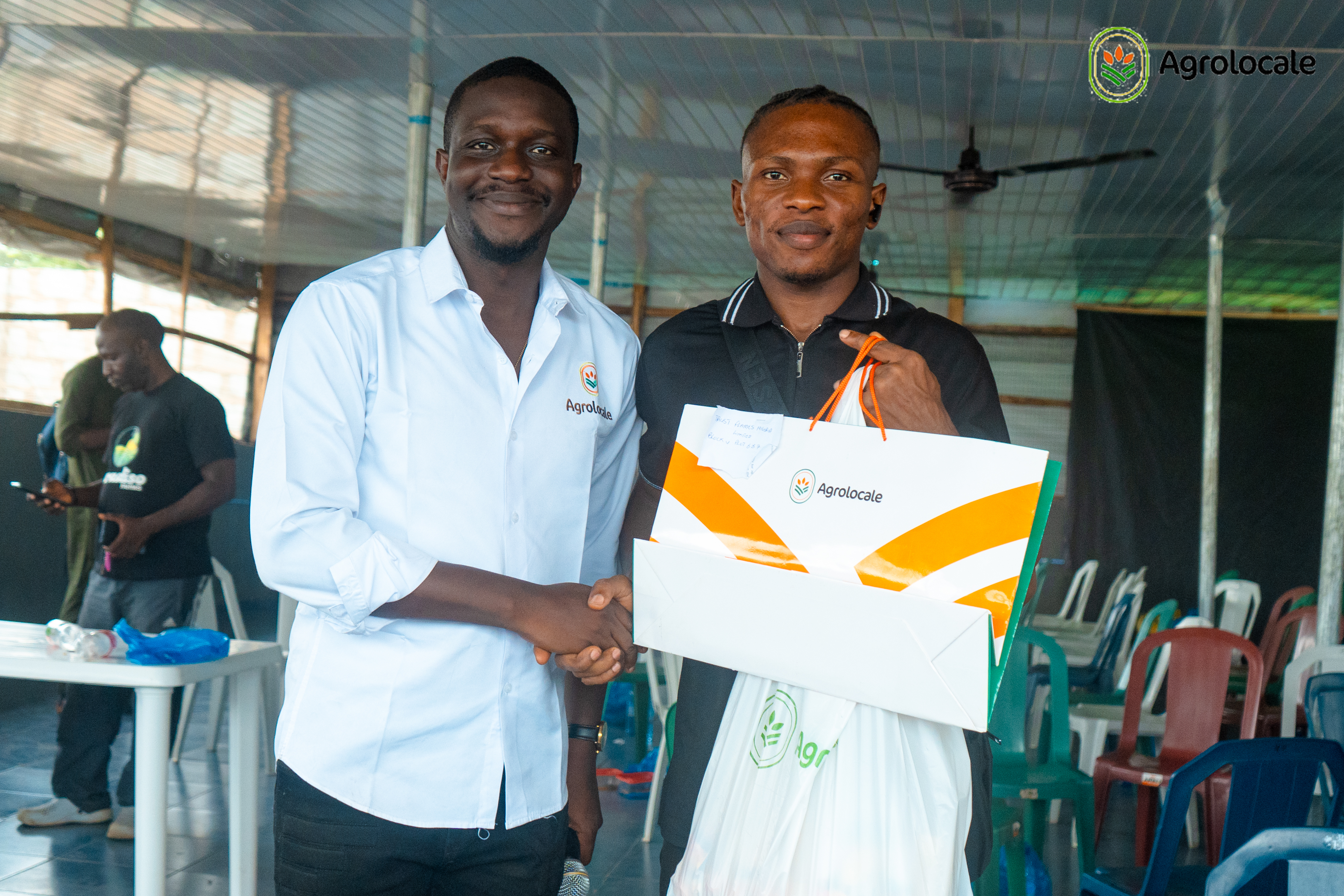 A client shaking hands with an agrolocale representative